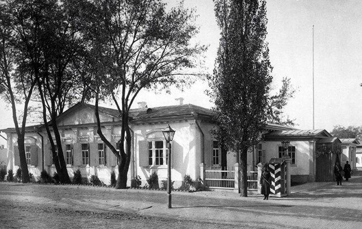    Дом на ул. Красной, в котором жил атаман.