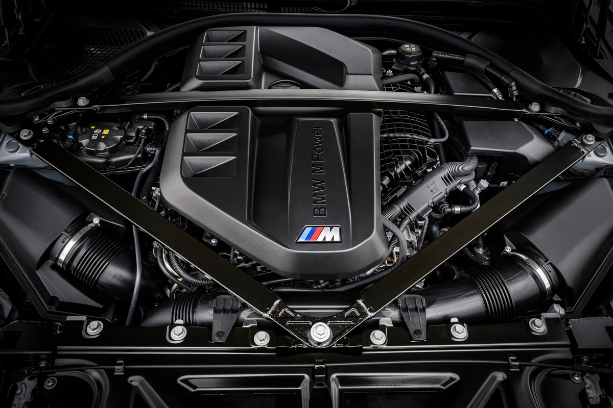 Моторный отсек BMW M2 CS 2026