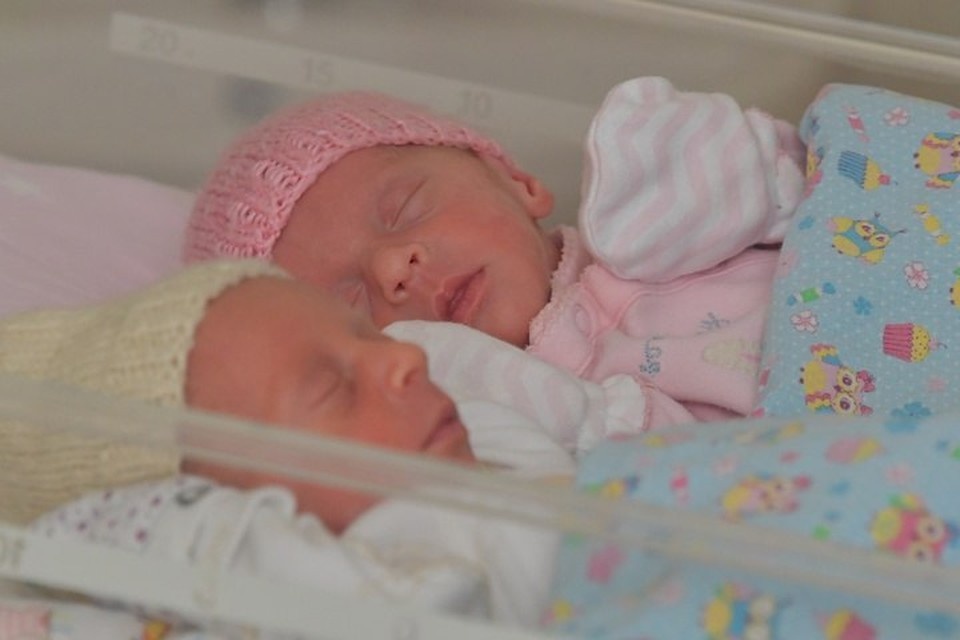    Шесть деток - именно столько родилось в области 22 апреля Владимир ВЕЛЕНГУРИН