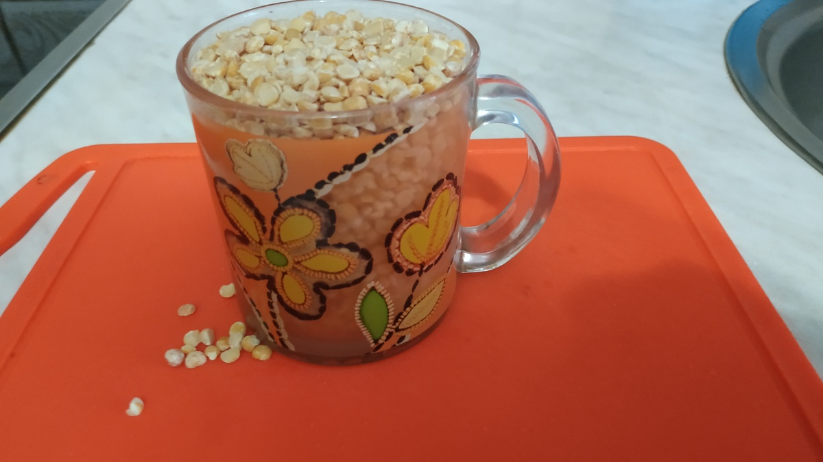    Горох отмеряю кружкой в 300 мл, такого количества хватит на 5 -6 порций