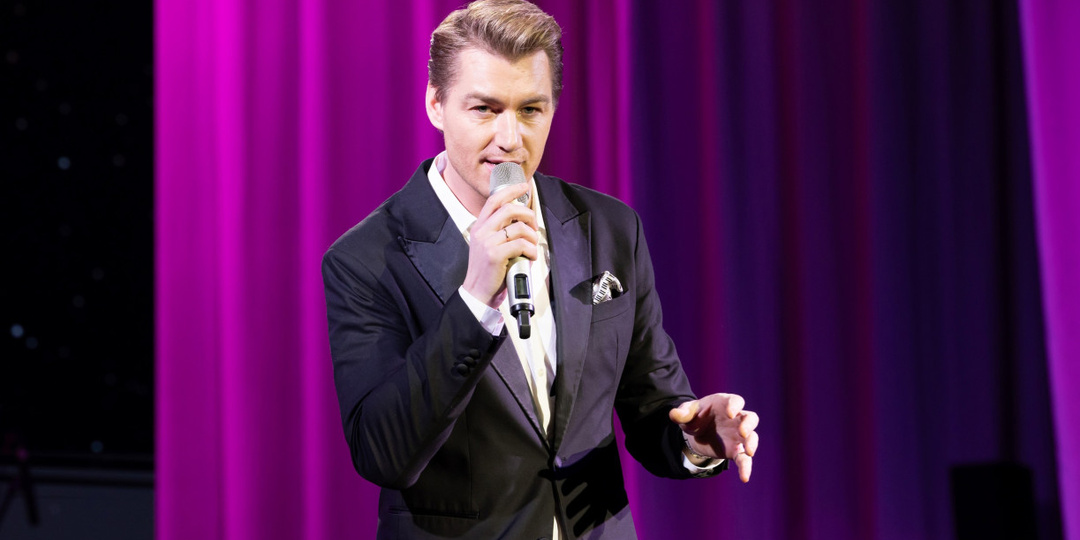 Алексей Воробьёв раскроет звёздные тайны слуха в новом шоу «Игра вслепую»