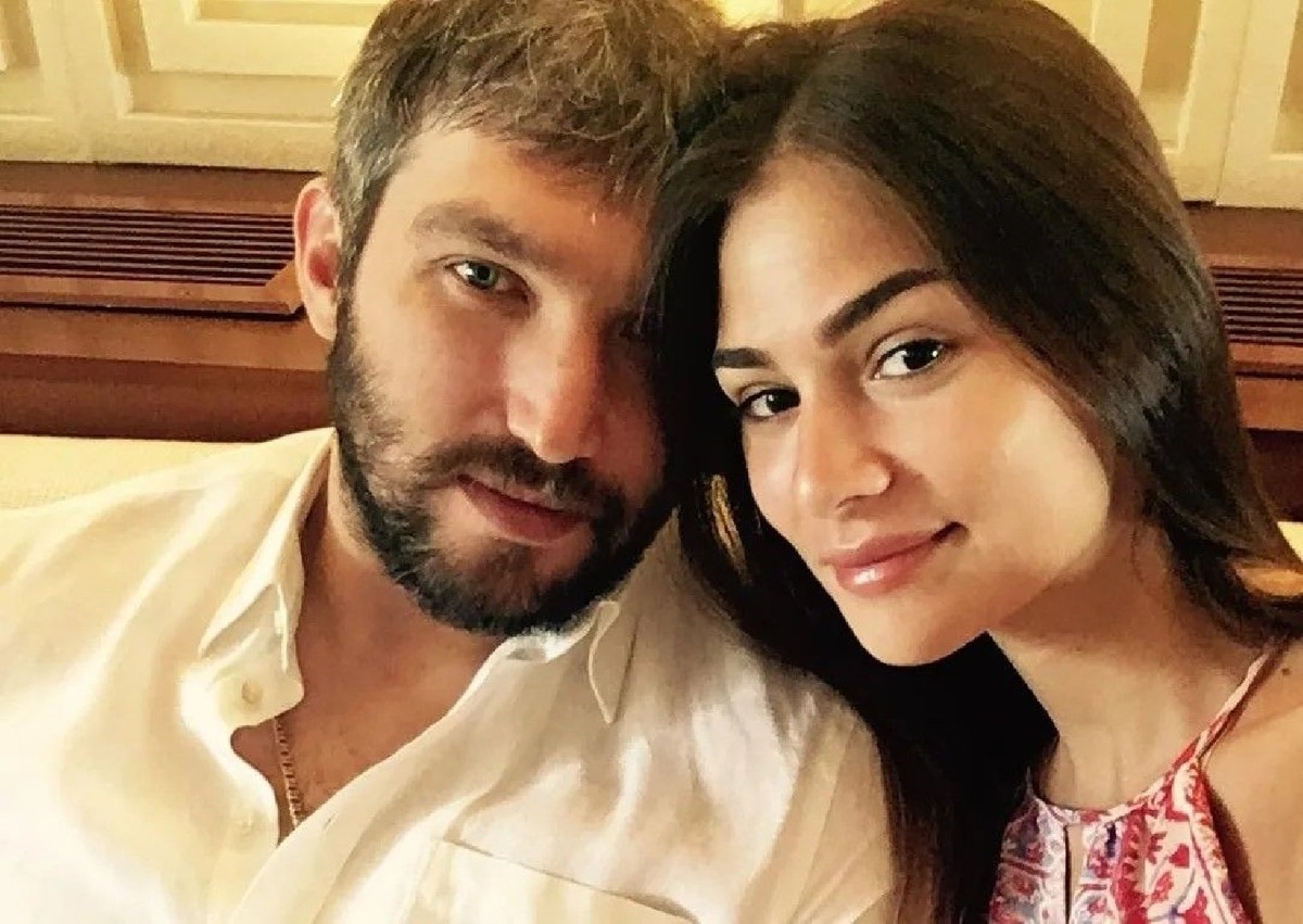    Александр Овечкин c женой (Фото: Инстаграм*@aleksandrovechkinofficial)