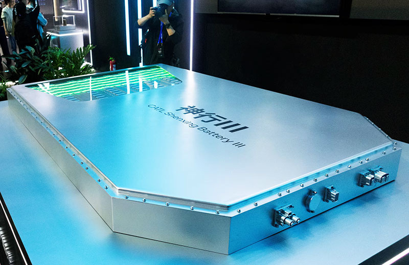 1000 км хода и зарядка за 7 минут – CATL показала батареи будущего