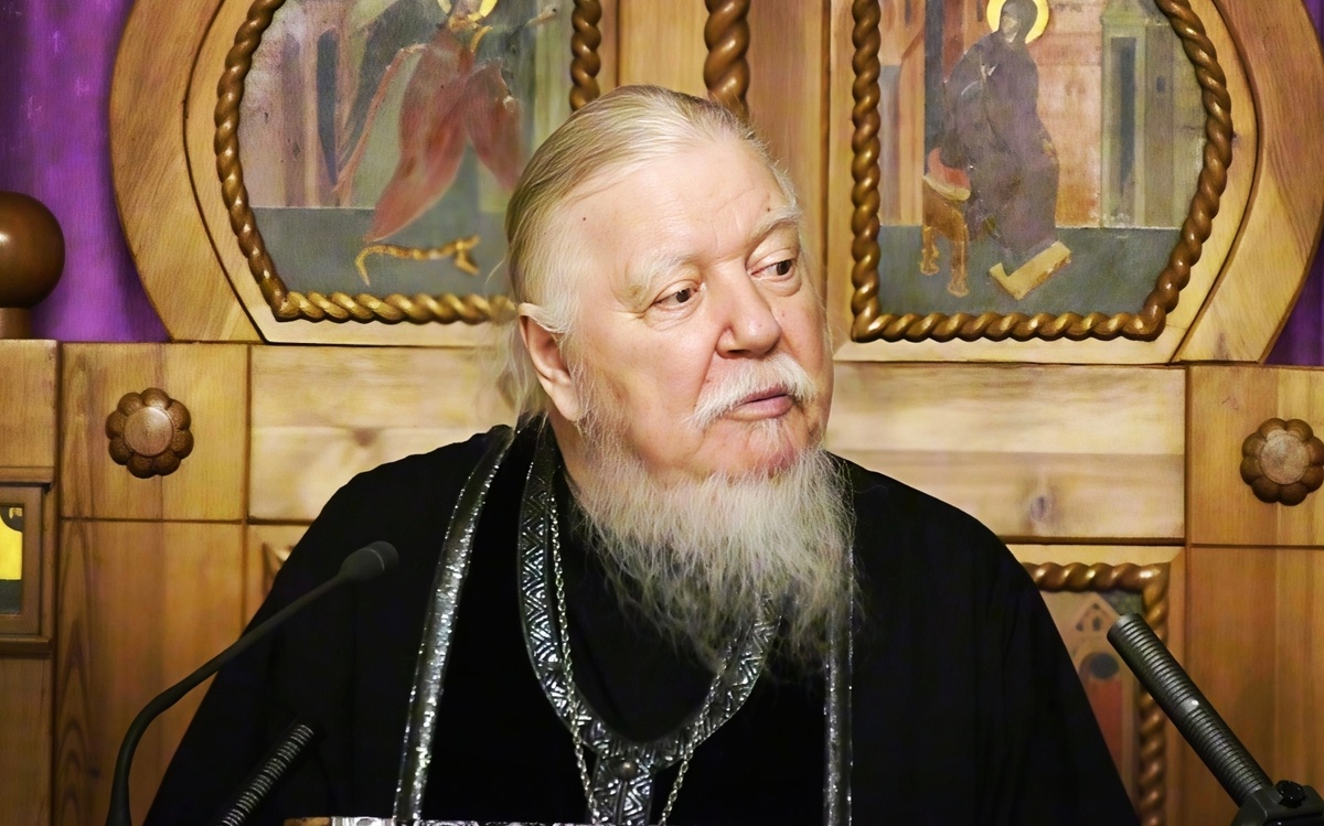 Димитрий Смирнов (07.03.1951 — 21.10.2020 гг.) — протоиерей, церковный и общественный деятель.