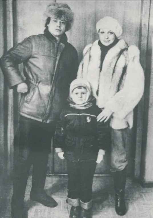 Фото: Николай Караченцов, Людмила Поргина и их сын Андрей 