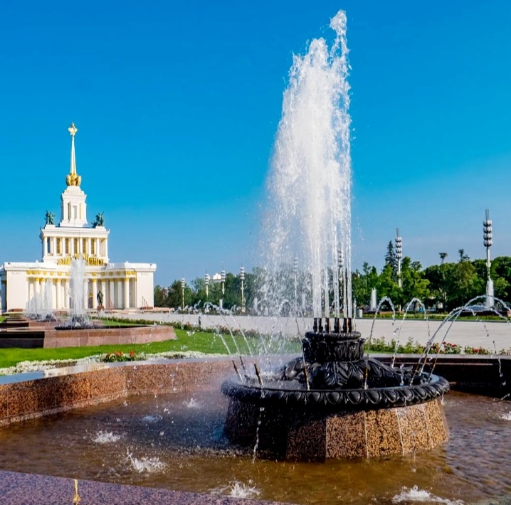 Фонтаны Центральной аллеи, ВДНХ. Фото взято с сайта выставки