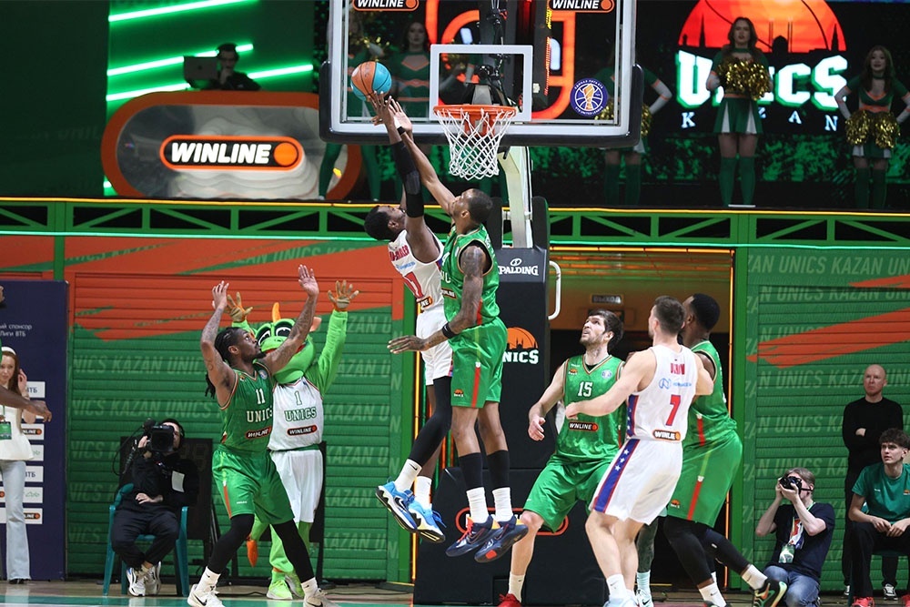    ЦСКА и УНИКС в "регулярке" играли четыре раза, а в плей-офф могут встретиться только в финале. / vtb-league.com