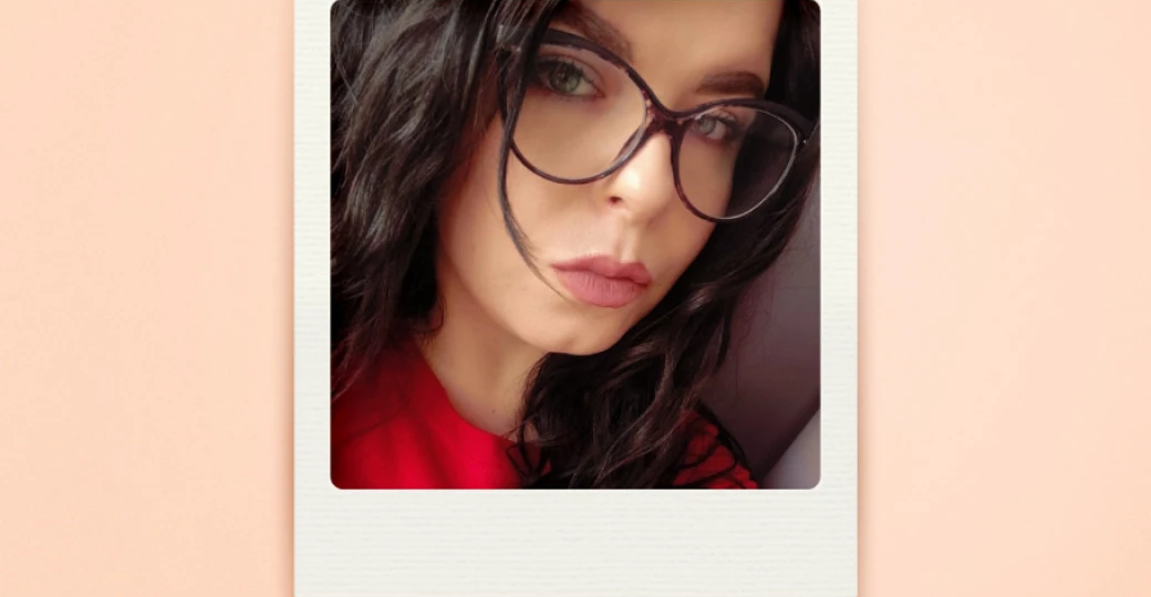 «У тебя нет сильных болей, но это забирает твою жизнь». История женщины, которая спит по 18 часов в день