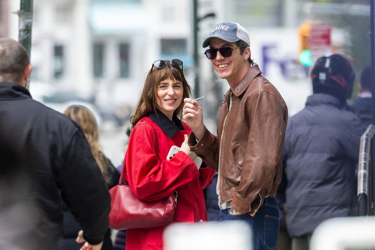    Дакота очень довольна своим новым бойфрендом LEGION-MEDIA