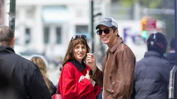 Инсайдер рассказал об отношениях Дакоты Джонсон и ее нового бойфренда-рэпера