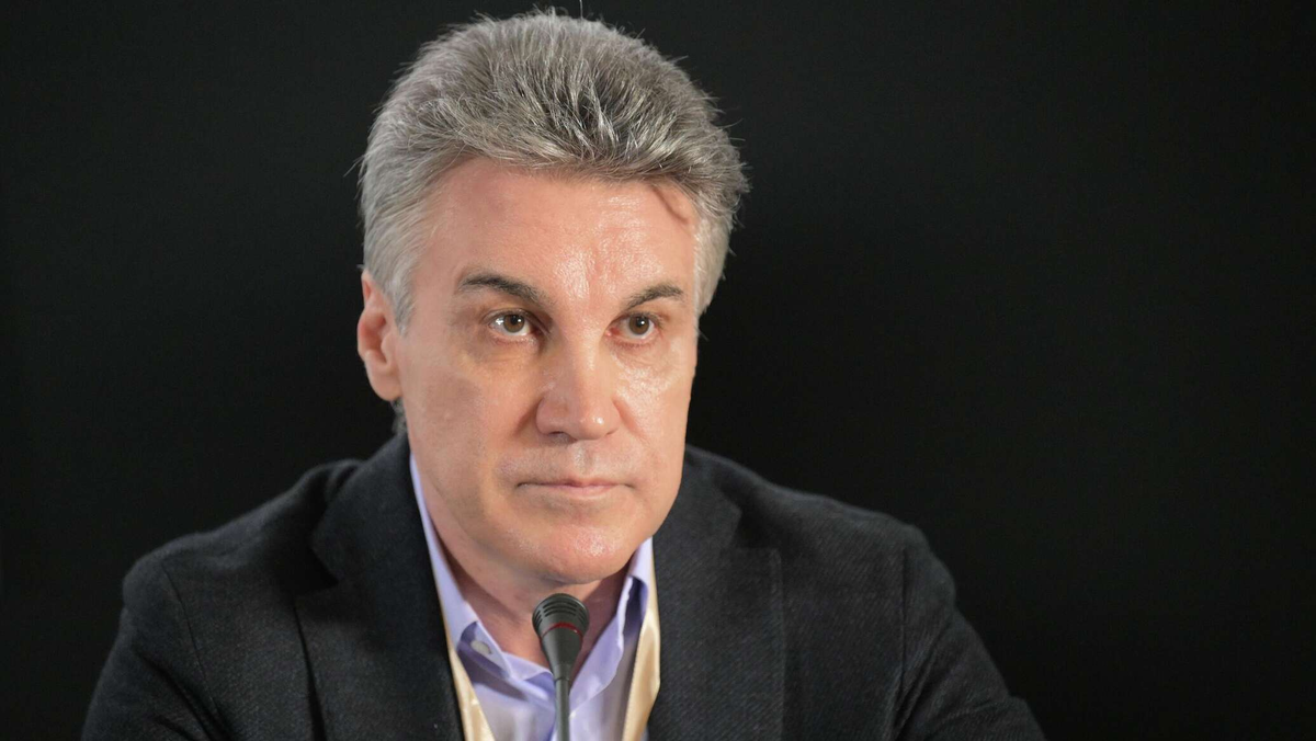 Пиманов с ранних лет занимался спортом: с шести лет играл в футбол и хоккей, выступал за юношеские команды «Локомотива».