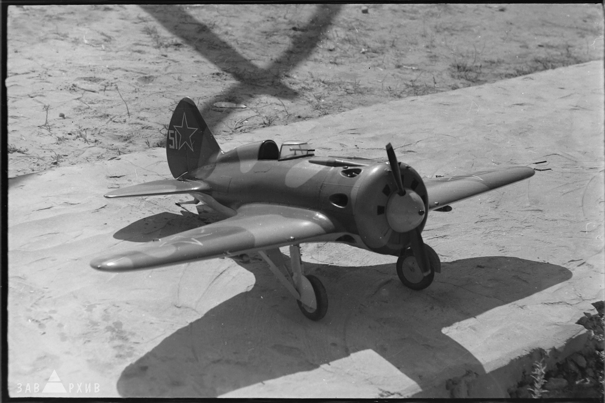 Модель-копия истребителя И-16