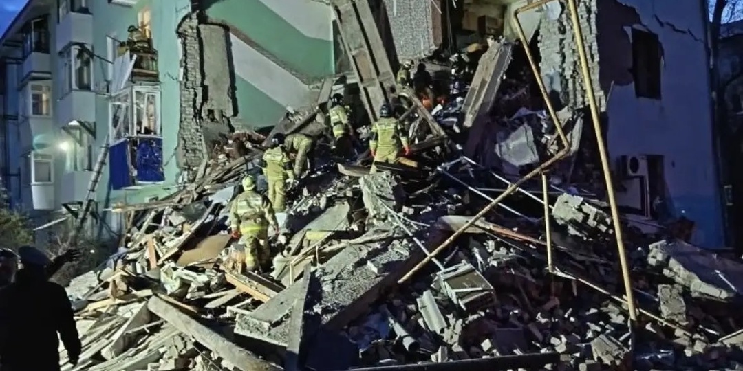 Раздался грохот, а затем дом начал рушиться: семью на Астраханской спасло чудо