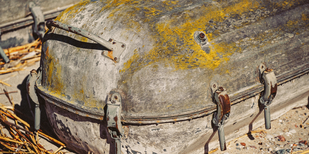 Нашел на берегу Куршского залива странный аппарат, построенный из старых советских военных деталей