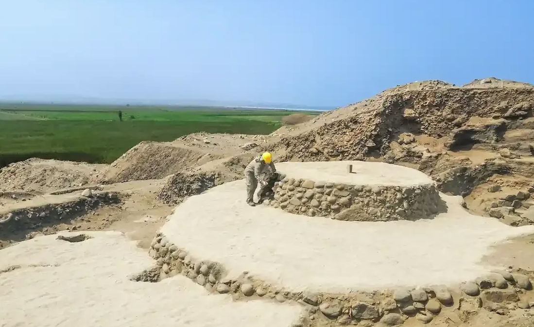 Одно из сооружений древней обсерватории в Перу