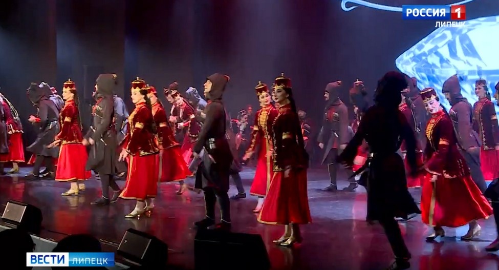 Коллектив из Адыгеи выступил на сцене театра танца «Казаки России» в Липецке