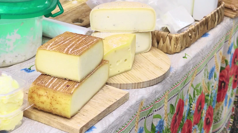 В Брянске уголовник украл в магазине сыр и масло на 5,5 тысяч рублей