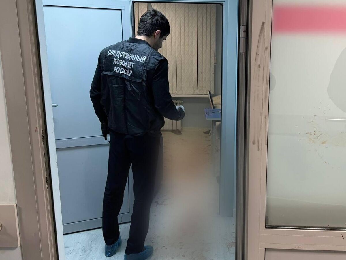    Работа СК РФ на месте нападения на медицинского работника в Махачкале | © Фото : СУ СК России по Республике Дагестан/Teegram