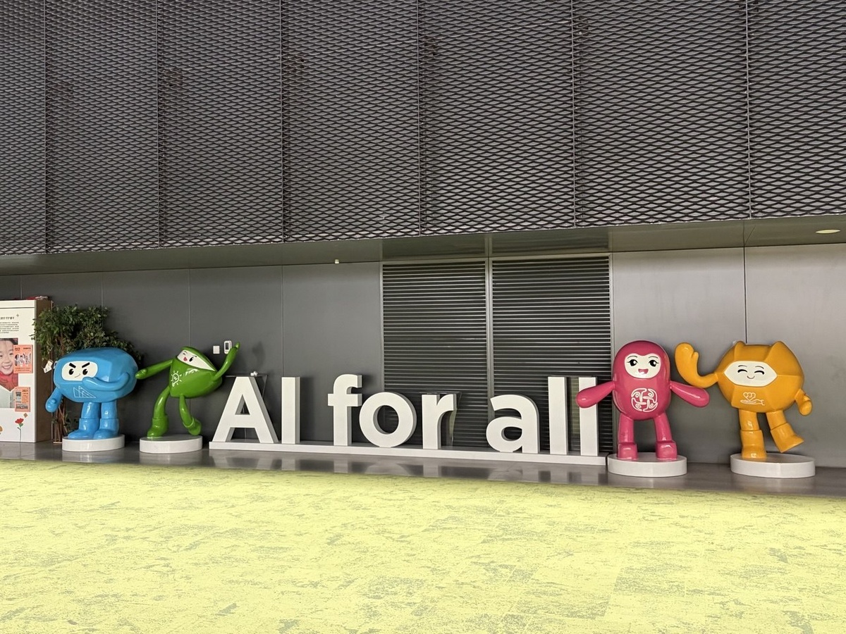 Лозунг не врет - внутри компаний действительно AI-вайб