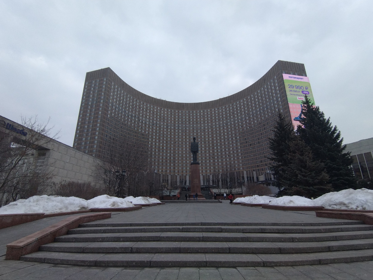 Гостиница "Космос"
