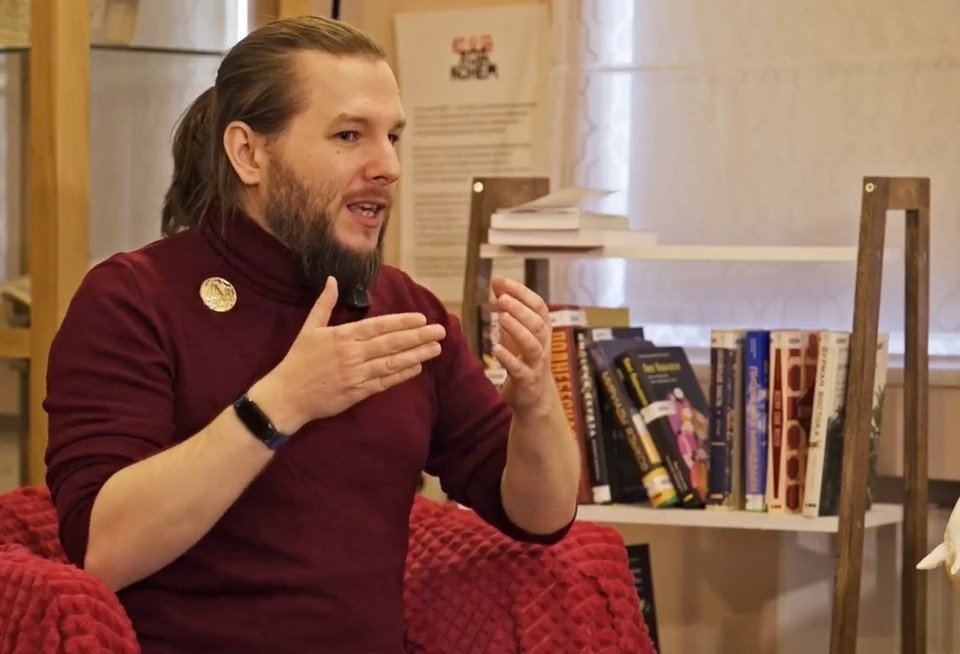    Кирилл Батыгин поделился своими впечатлениями от прочтения и работы над научно-фантастическим романом китайского мастера Лю Цысиня