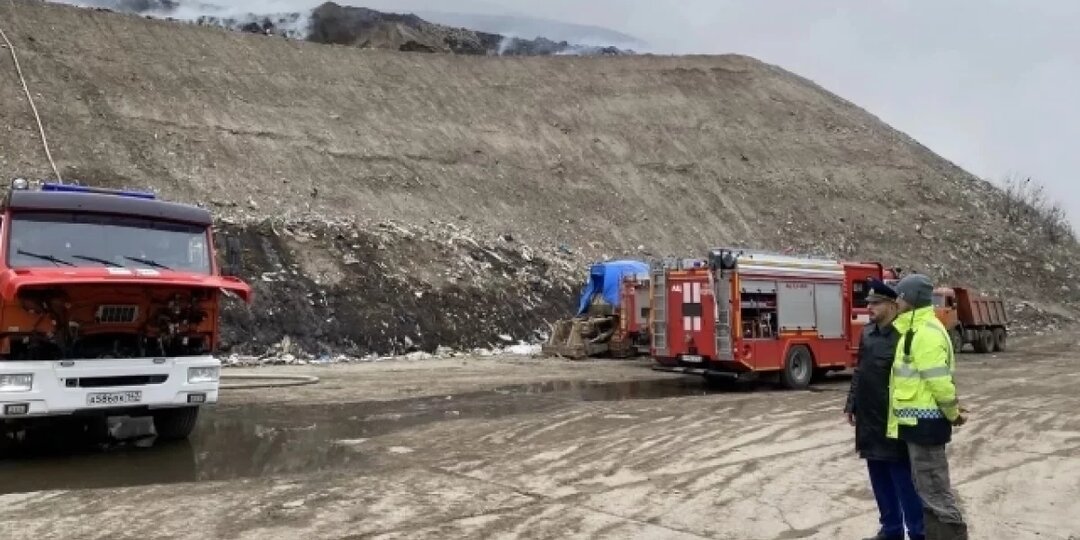 Нечем дышать. В Ленобласти три дня тушили свалку