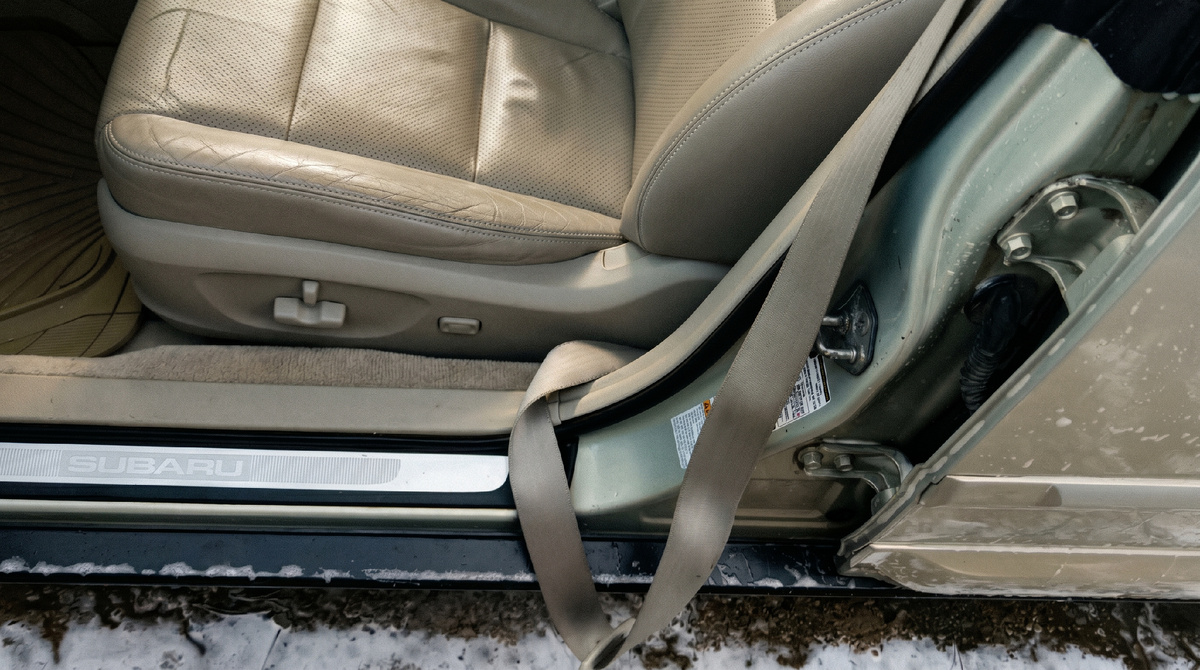 Ремень безопасности не скручивается