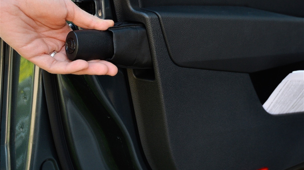    Зачем в автомобилях есть маленькое треугольное окошко: его секрет раскрыт