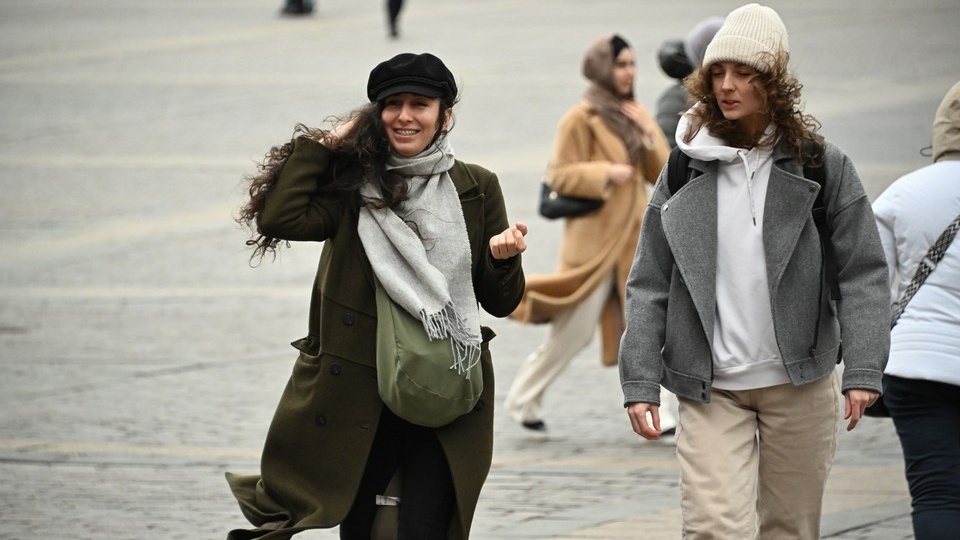 Жителей Ростова предупредили о резком усилении ветра