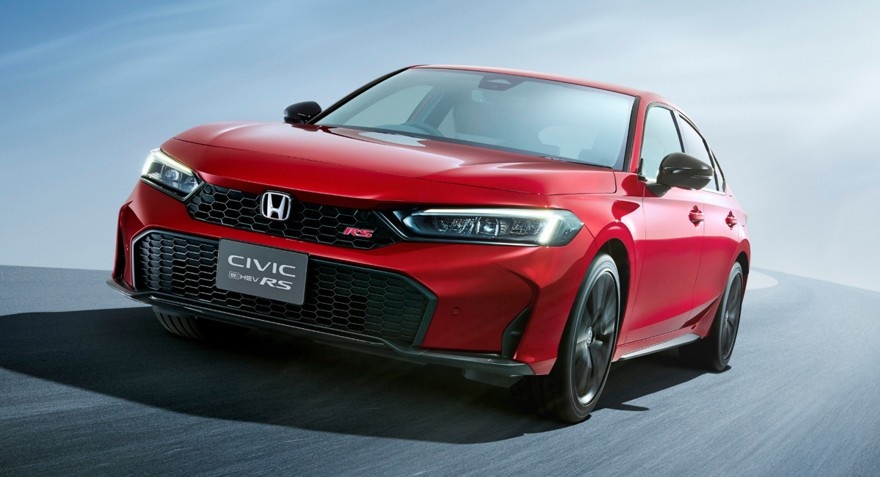    На фото: Honda Civic e:HEV RS