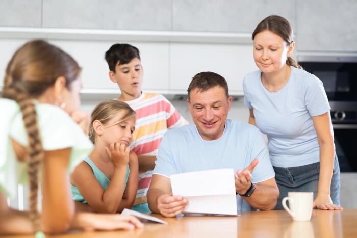 С 1 мая повысят выплаты на детей. Обложка © Shutterstock / FOTODOM / BearFotos