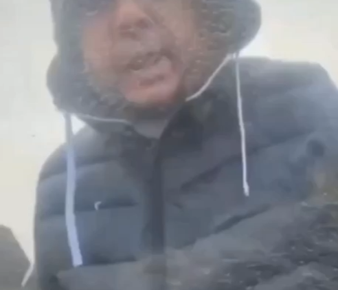 Иноземцы окружили машину семейной пары: "Это наша территория"