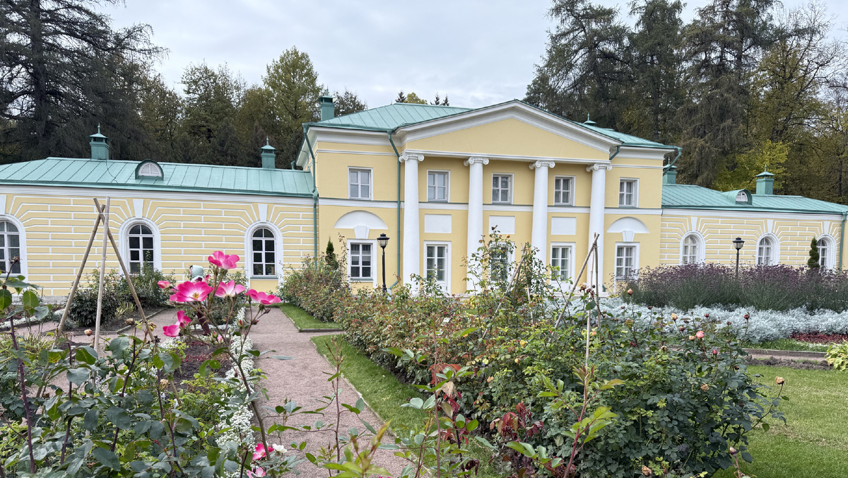 Музей-усадьба "Архангельское". Малый дворец "Каприз". Фото автора статьи