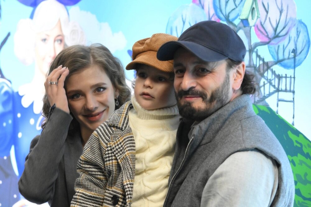    Елизавета Арзамасова с мужем Ильёй Авербухом и сыном Львом. Фото: РИА Новости/ Григорий Сысоев