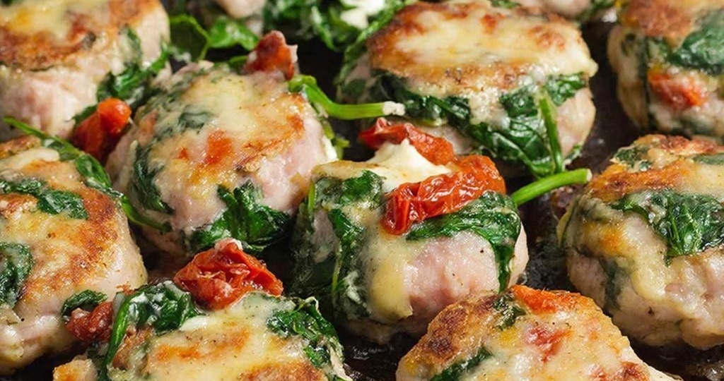 Котлетки свиные со шпинатом.