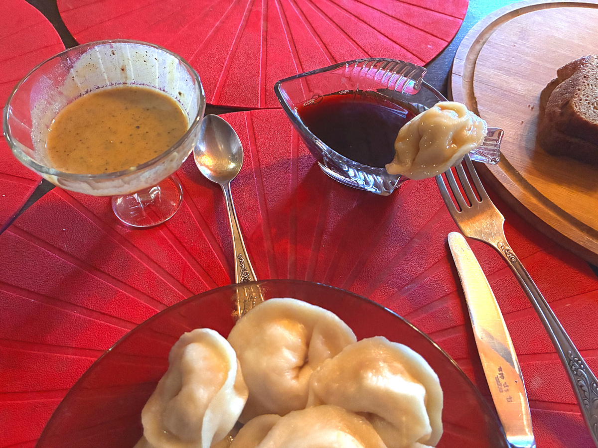 Пельмени с креветками и кальмарами