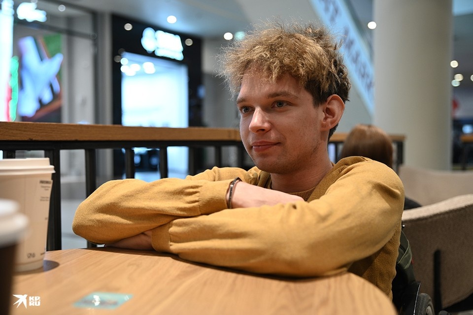    Но на свидания у молодого человека пока нет ресурсов: сначала надо разобраться со здоровьем и финансами. Алексей БУЛАТОВ