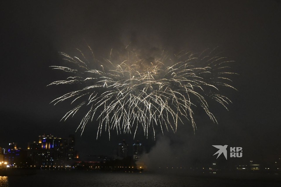    Салют запустят в 22:00 Ольга ЮШКОВА