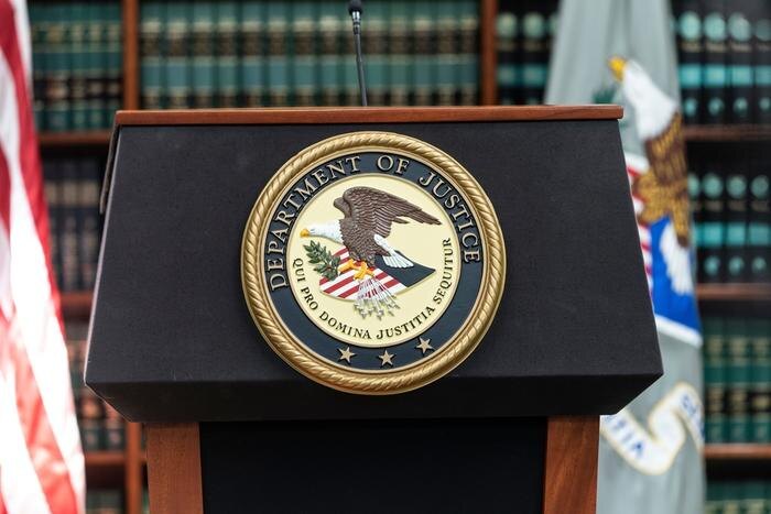 Обложка © Shutterstock / FOTODOM / lev radin