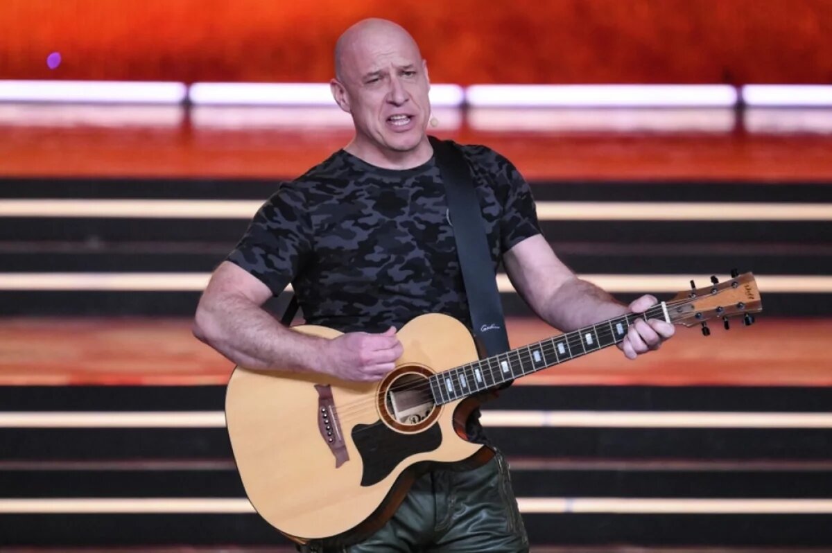    Денис Майданов уверен: поддержка своей армии и страны в сложный момент – это единственно возможное поведение для нормального человека.