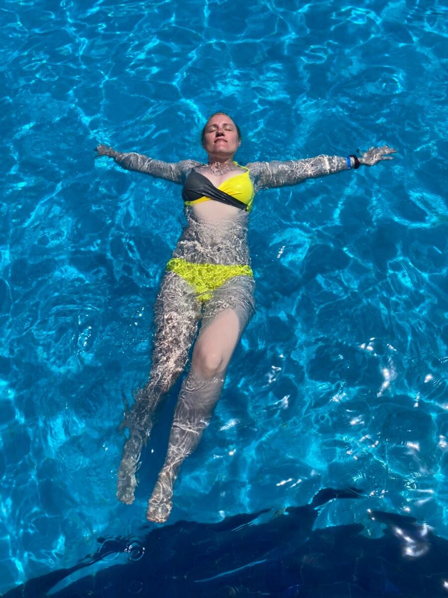 А это я в отпуске через 2 года, после того как похудела за 6 месяцев на 27 кг, худая и счастливая.