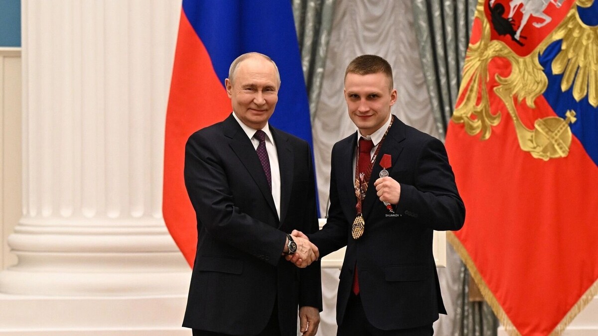    Президент вручил медаль Всеволоду Шумкову   Кристина Соловьева / РИА «Новости» / kremlin.ru