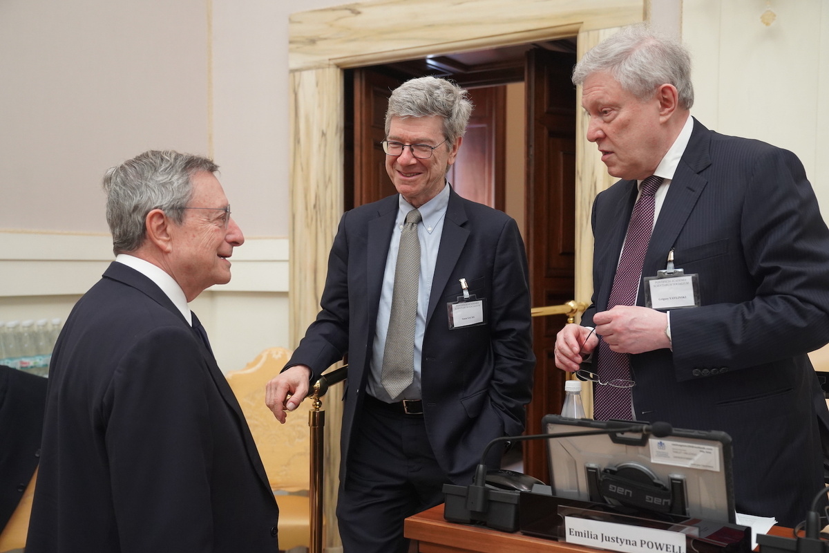 Марио Драги, Джефри Сакс и Григорий Явлинский. Фото: Папская академия общественных наук