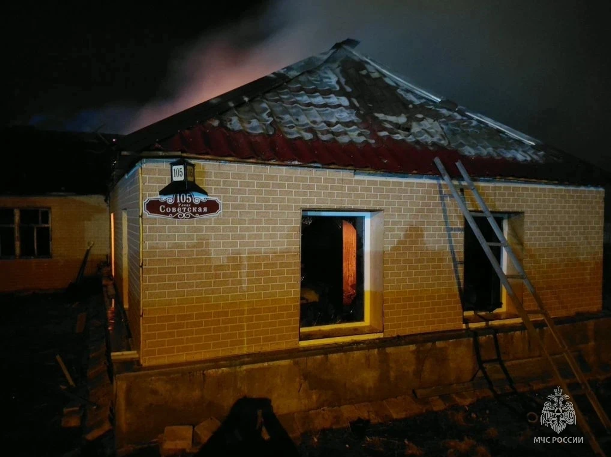    Пожар в частном доме в поселке Ола под Магаданом | © Фото : Главное управление МЧС России по Магаданской области