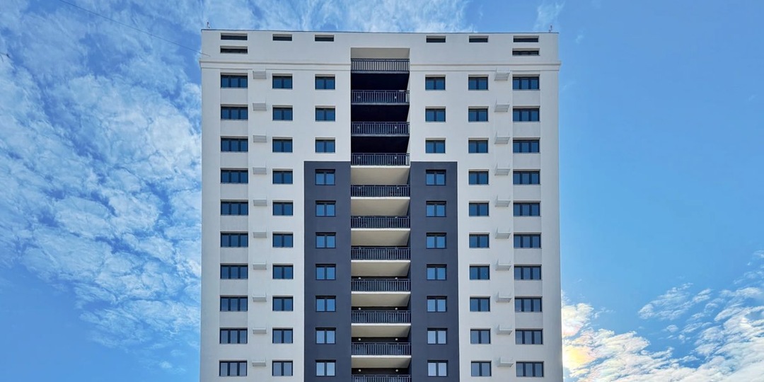 Власти Кургана требуют от застройщика снести незаконную высотку на берегу Тобола. Фото