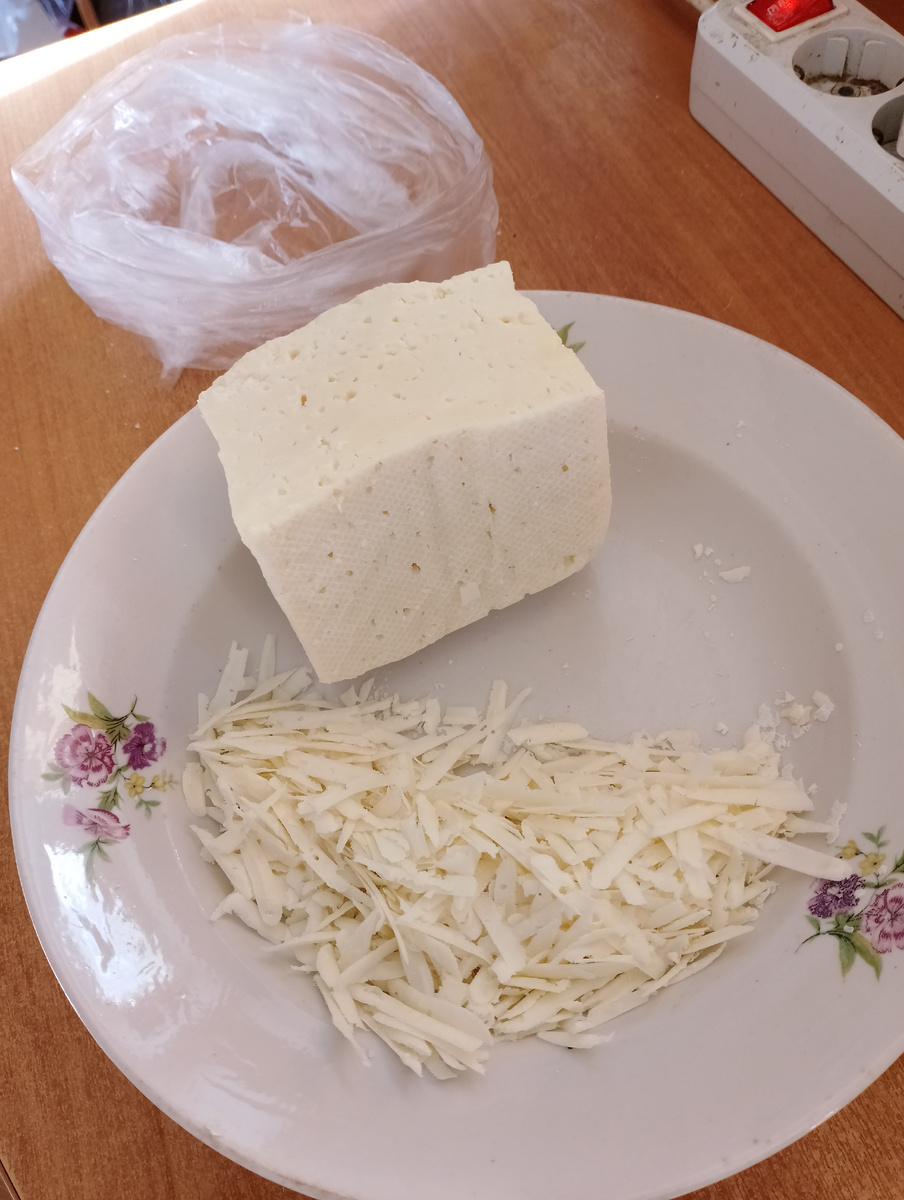 Сыр твёрдый козий.
