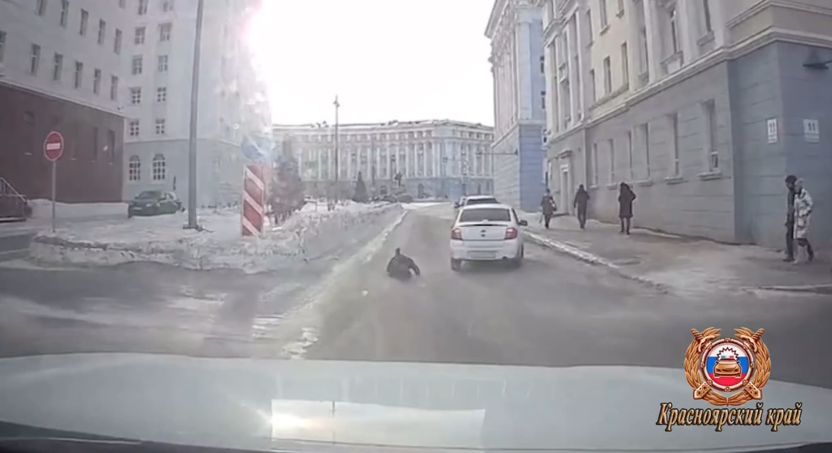     В Норильске 11-летний ребенок попал под колеса авто
