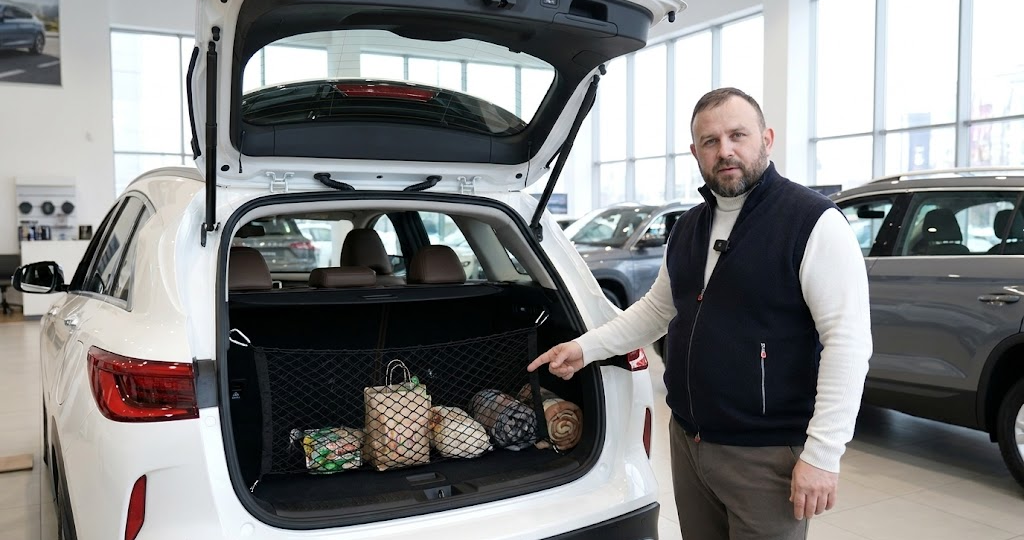 Крючки, сетка и ниши в багажнике: как эти мелочи помогают выбрать комплектацию