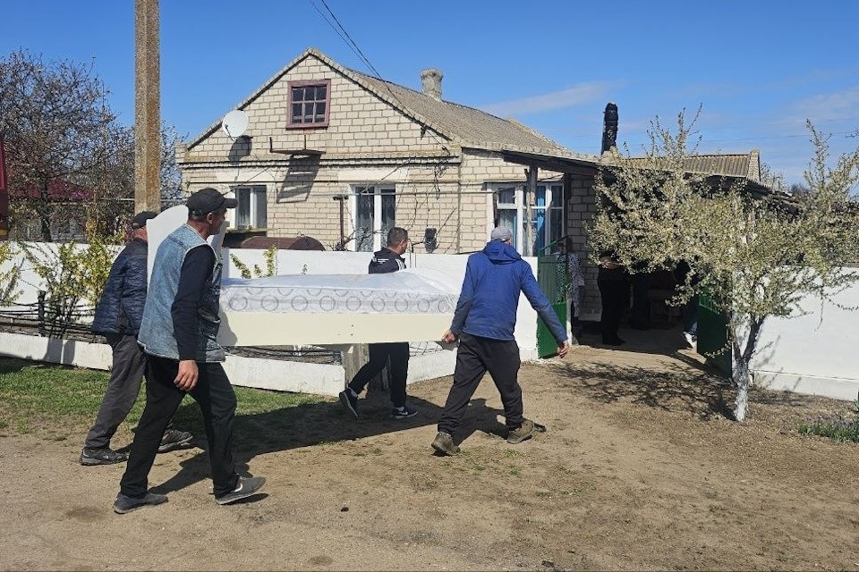    Кабардино-Балкария привезла для нуждающихся семей добротные кровати и мебель Фото: ТГ-канал Александр Дудка