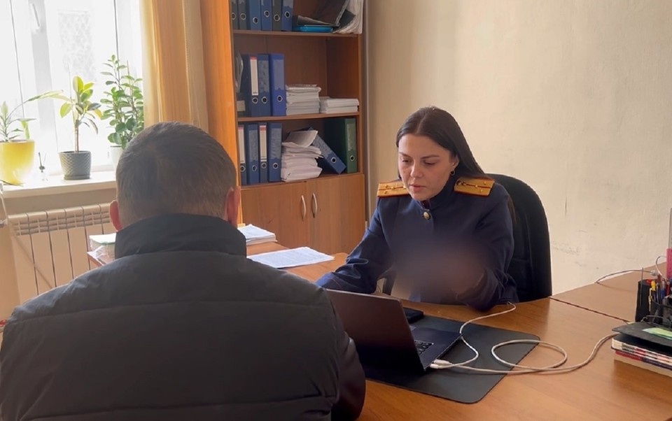    Новый эпизод получения взятки в миллион рублей установлен в отношении экс-мэра Назарово. Скриншот: СК по Красноярскому краю и РХ